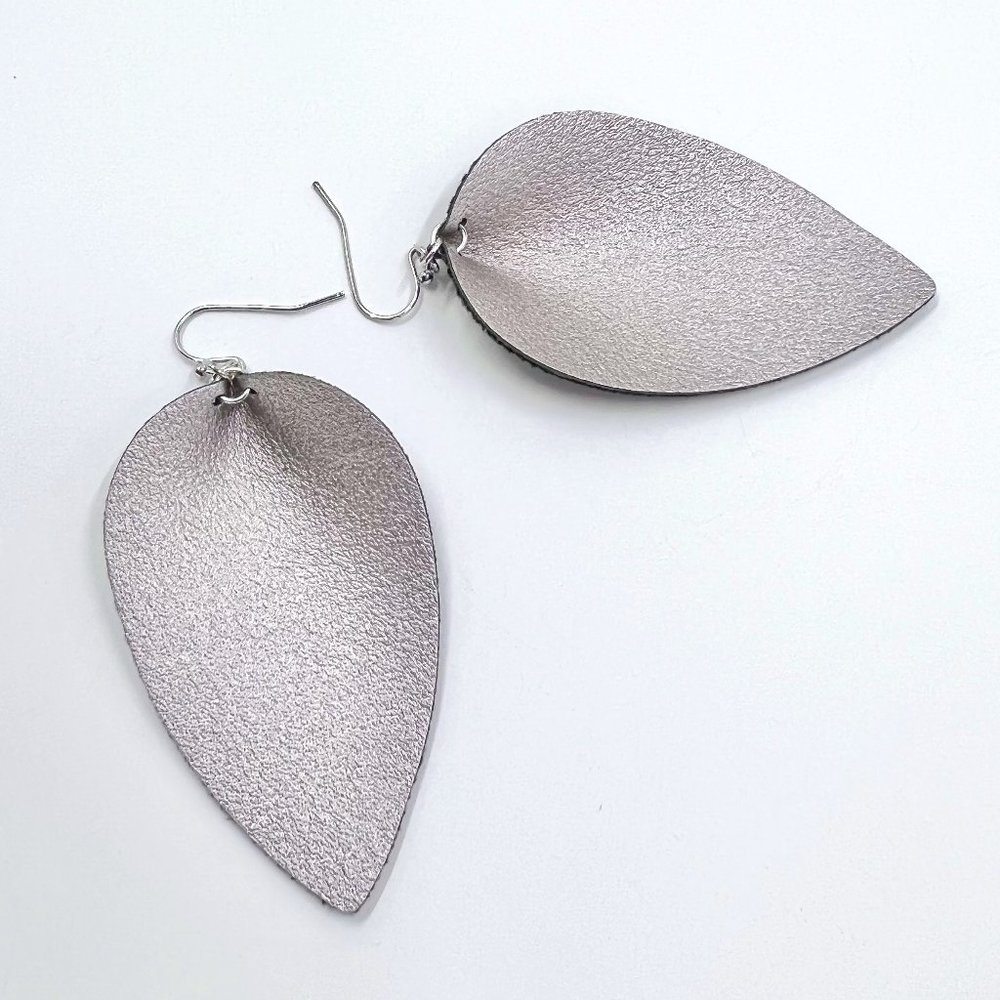 Metallic Faux Leather Felt Pinched Leaf Shape Dangle Silver Tone Earrings